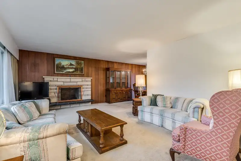 1250 DELTA AVENUE - photo 4 of 40