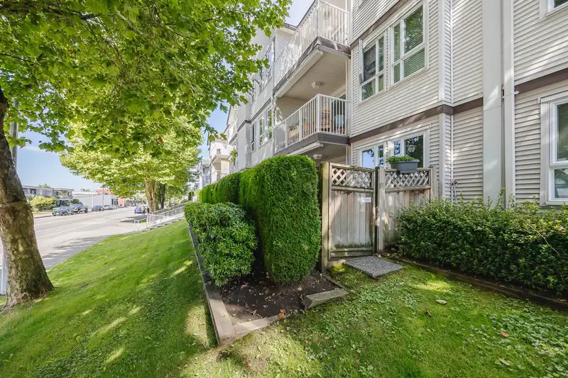 104 17727 58 AVENUE - photo 2 of 35
