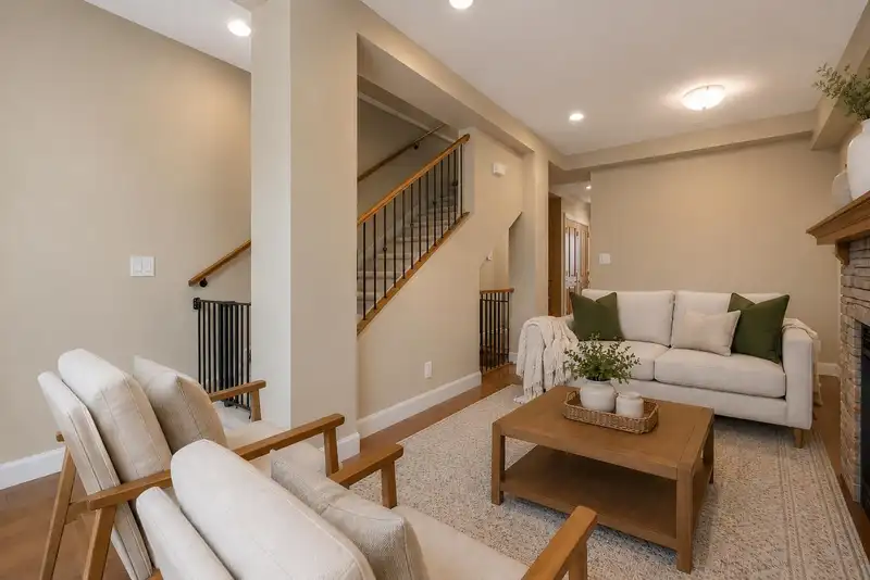 38 20738 84 AVENUE - photo 3 of 33