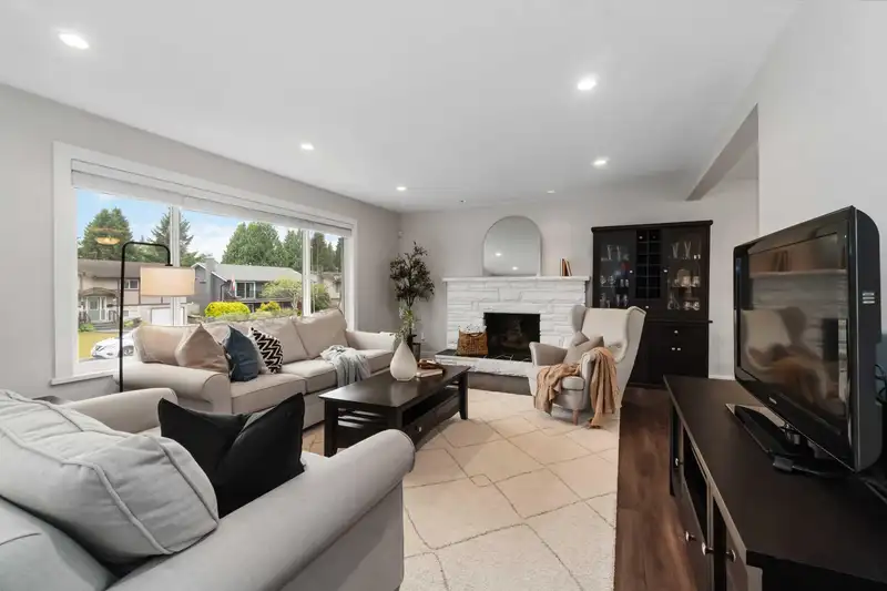 1217 FRASER AVENUE - photo 3 of 40