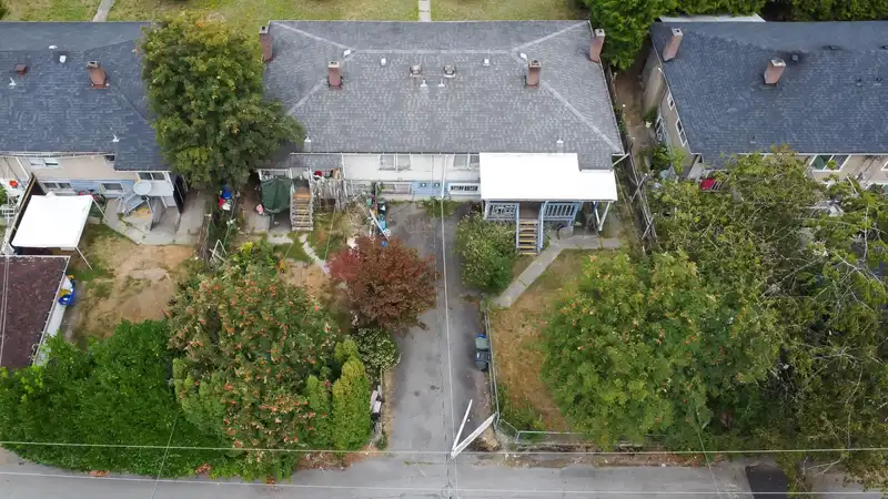 2576 S GRANDVIEW HIGHWAY - photo 4 of 15