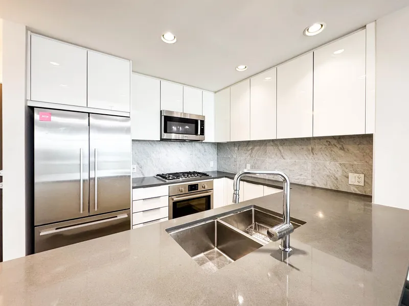 404 3289 RIVERWALK AVENUE - photo 4 of 20