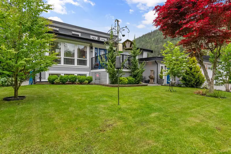 474 ALDER AVENUE - photo 2 of 40