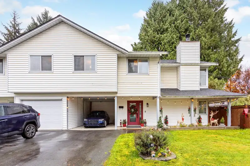 2920 COVENTRY CRESCENT - photo 1 of 40