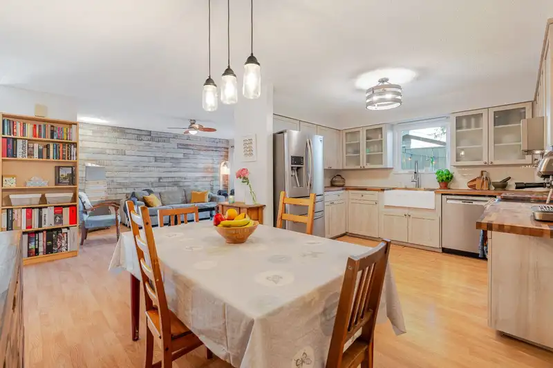9 39752 GOVERNMENT ROAD - photo 2 of 31