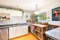 303 1528 BOWSER AVENUE - thumbnail 6