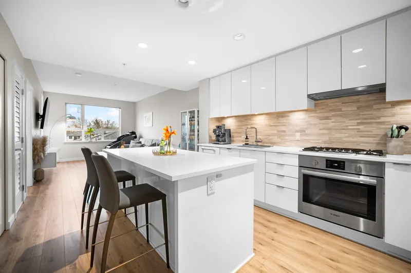 511 9233 ODLIN ROAD - photo 2 of 25