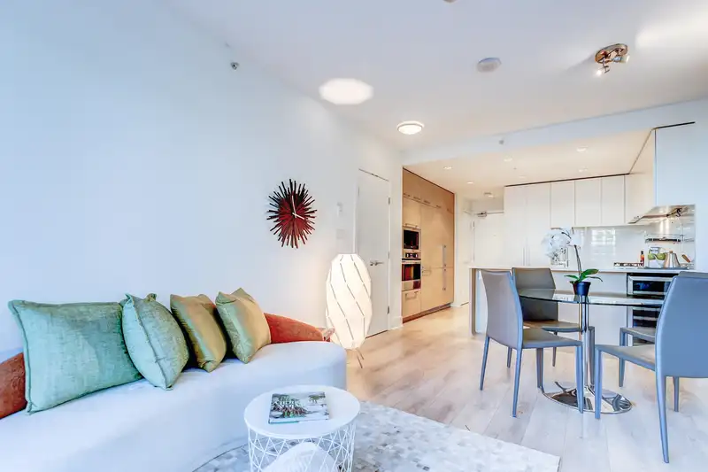 2206 1188 PINETREE WAY - photo 2 of 33