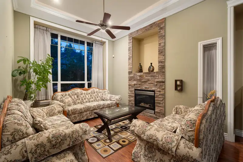 14762 67B AVENUE - photo 4 of 28
