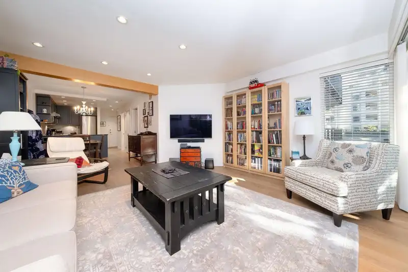 311 1274 BARCLAY STREET - photo 4 of 26