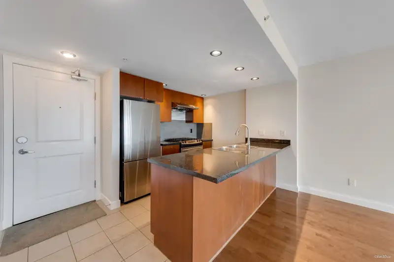 1707 9188 HEMLOCK DRIVE - photo 4 of 22
