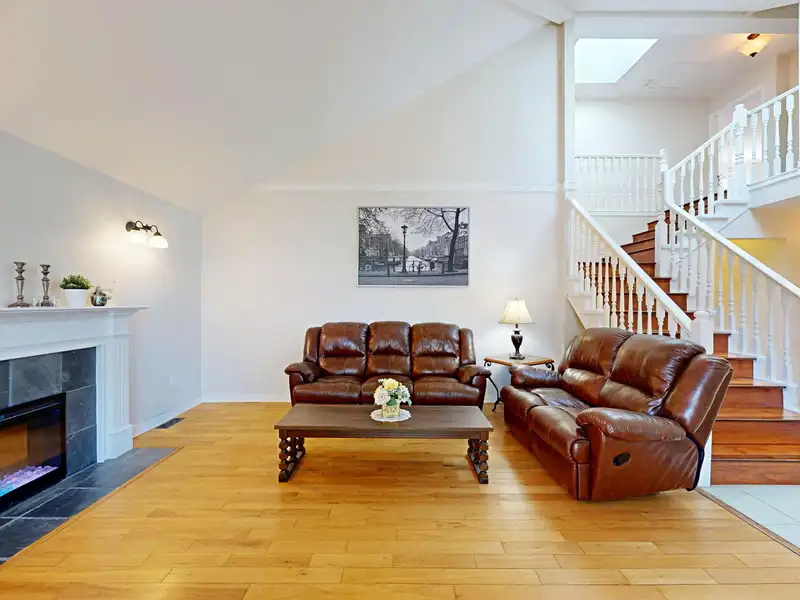 10285 167 STREET - photo 3 of 40