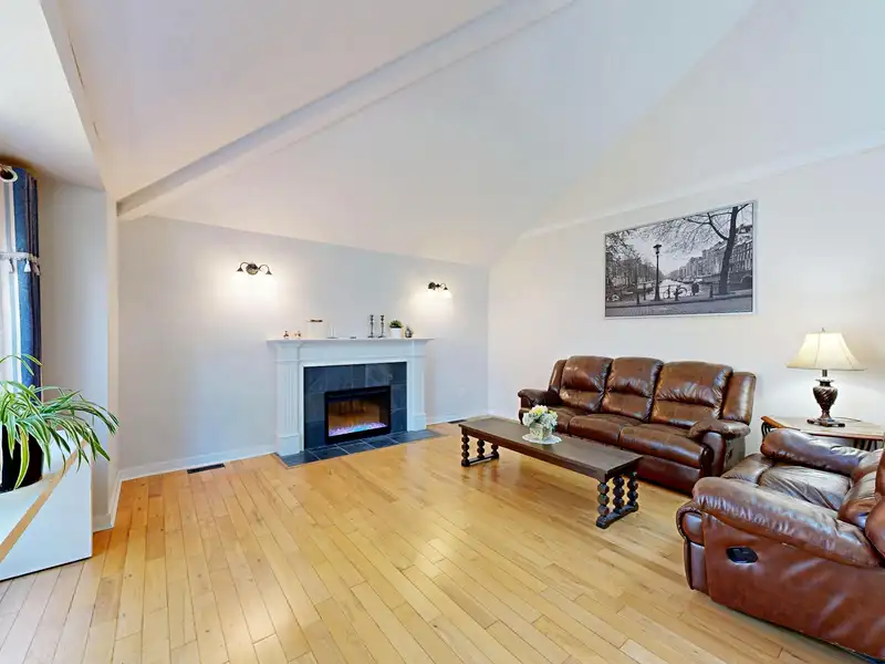 10285 167 STREET - photo 4 of 40
