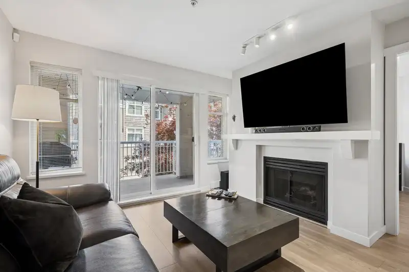 310 1438 PARKWAY BOULEVARD - photo 4 of 31