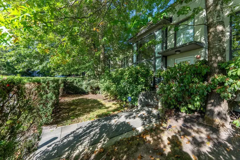 TH6 4182 DAWSON STREET - photo 2 of 24