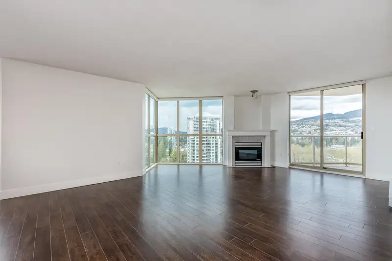 1905 1199 EASTWOOD STREET - photo 2 of 31