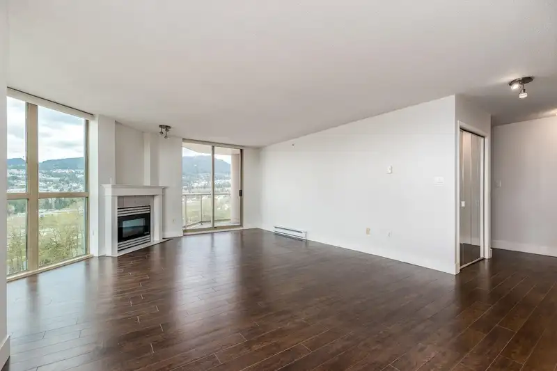 1905 1199 EASTWOOD STREET - photo 3 of 31