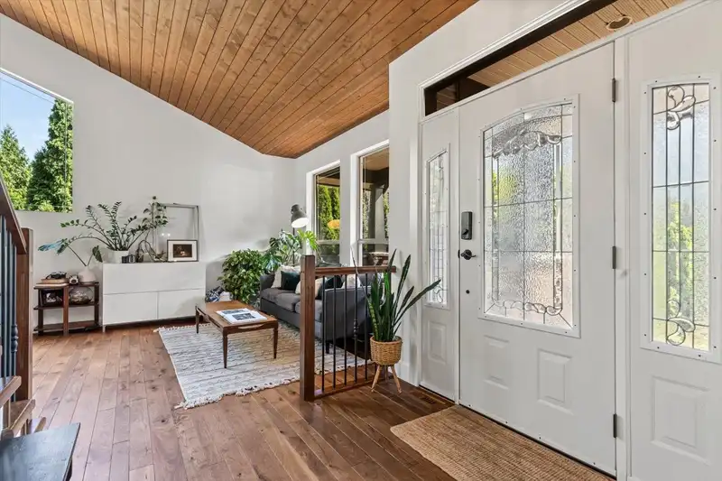 10226 GRAY ROAD - photo 4 of 39