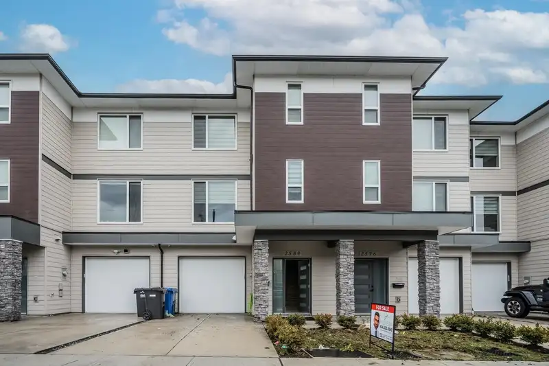 2580 JANZEN STREET - photo 1 of 31