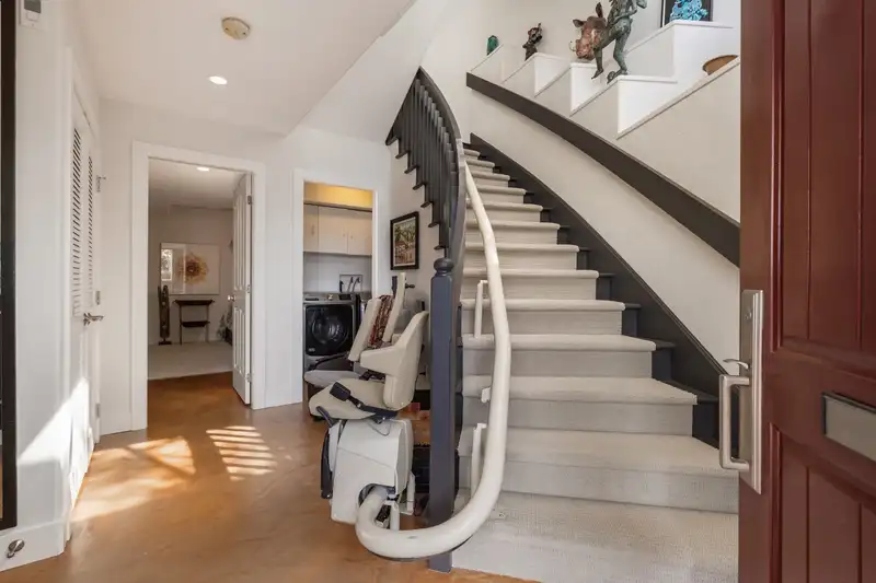 15145 VICTORIA AVENUE - photo 3 of 40