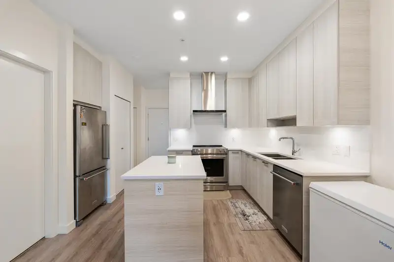414 7133 14TH AVENUE - photo 4 of 20