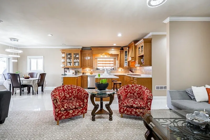 12967 106A AVENUE - photo 4 of 25