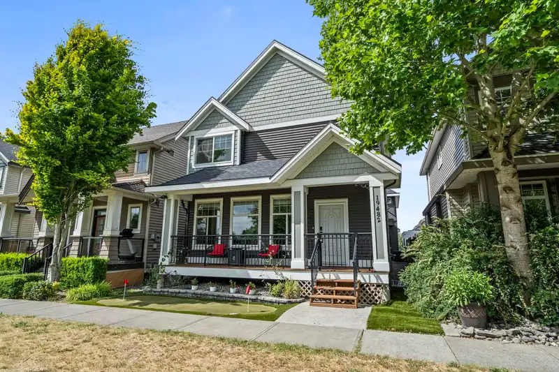 19482 71 AVENUE - photo 1 of 40