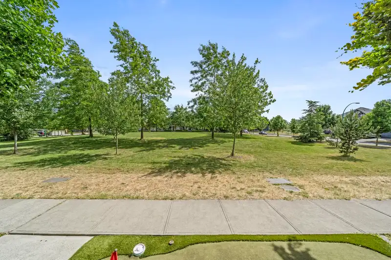 19482 71 AVENUE - photo 3 of 40