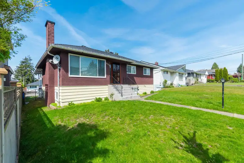 5137 LORRAINE AVENUE - photo 3 of 40