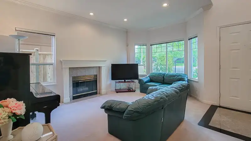 10 8060 ST. ALBANS ROAD - photo 4 of 35