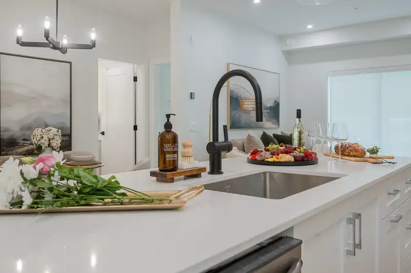 211 46187 THOMAS ROAD - photo 4 of 19