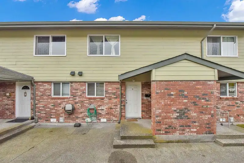 92 10752 GUILDFORD DRIVE - photo 3 of 32