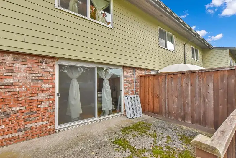92 10752 GUILDFORD DRIVE - photo 4 of 32