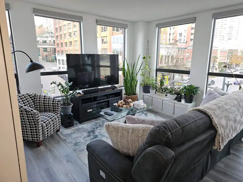 404 14 BEGBIE STREET - photo 1 of 25