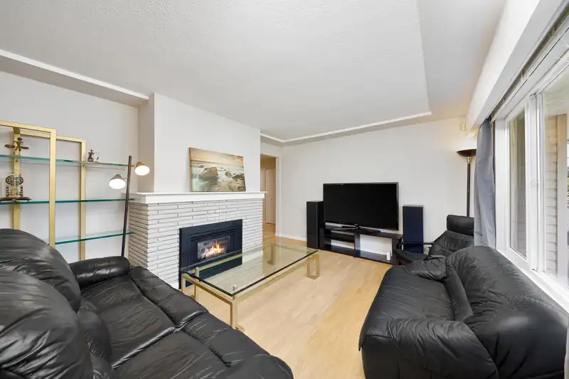12209 SKILLEN STREET - photo 4 of 33