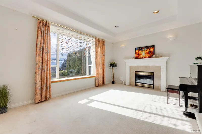 5177 CARSON STREET - photo 4 of 25