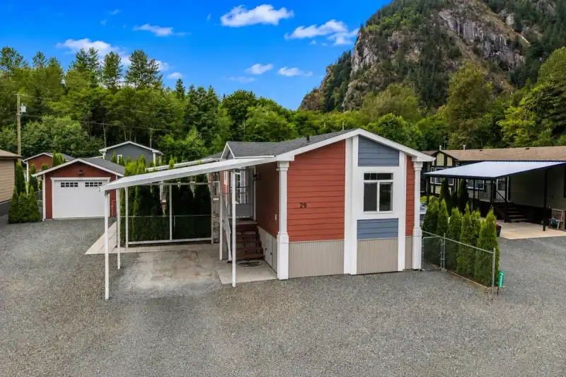 29 59060 LOUGHEED HIGHWAY - photo 1 of 38