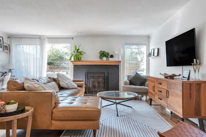 805 555 W 28TH STREET - photo 4 of 36
