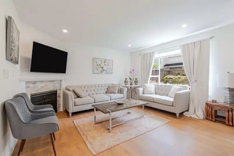 16 901 W 17TH STREET - photo 1 of 20