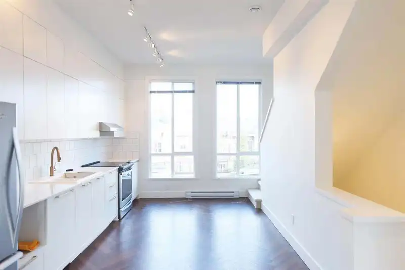 14 15938 27 AVENUE - photo 3 of 11