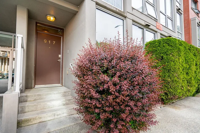 917 STATION STREET - photo 3 of 25