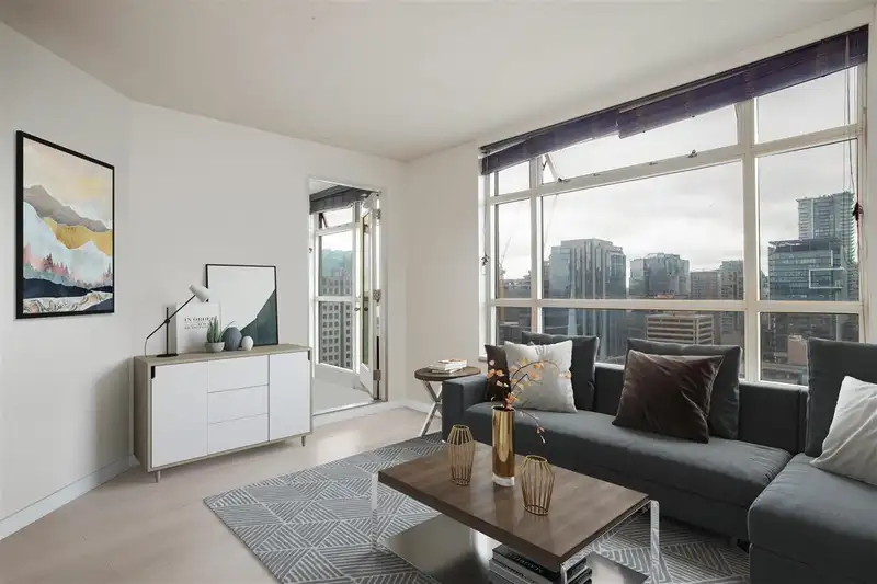 2501 438 SEYMOUR STREET - photo 1 of 12
