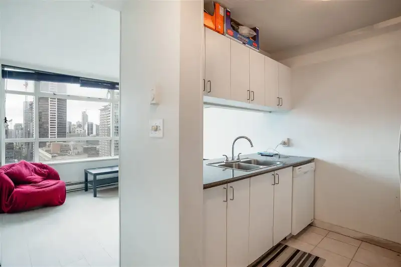 2501 438 SEYMOUR STREET - photo 4 of 12