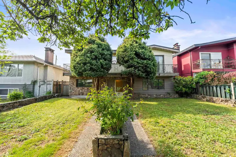 2514 E 49TH AVENUE - photo 1 of 28