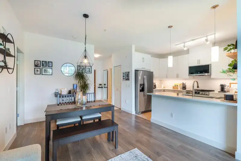 318 2477 KELLY AVENUE - photo 1 of 40