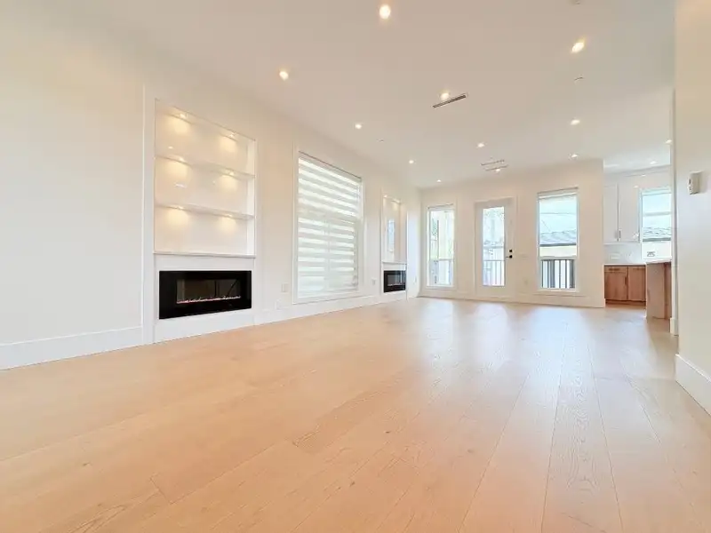 2026 E 32ND AVENUE - photo 2 of 39