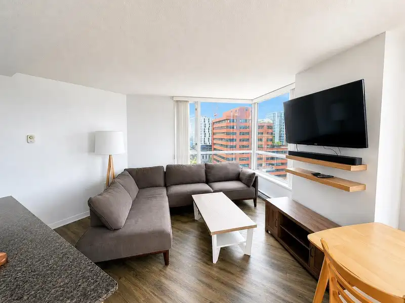 1602 1212 HOWE STREET - photo 2 of 13