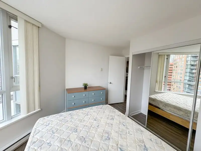 1602 1212 HOWE STREET - photo 4 of 13