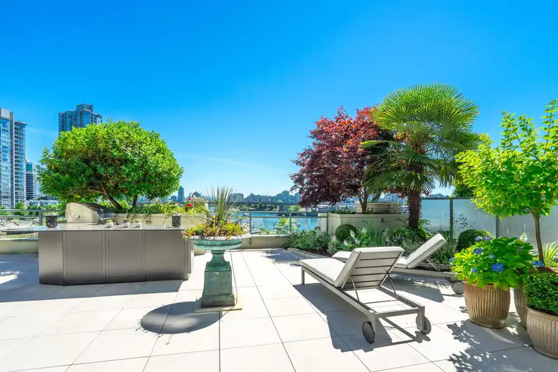 601 1228 MARINASIDE CRESCENT - photo 1 of 27