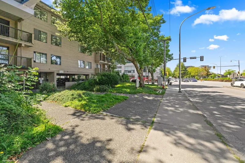 211 8400 LANSDOWNE ROAD - photo 3 of 21